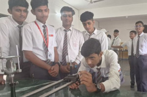 والدین کی ہوشمندی اور طلبہ کا مستقبل